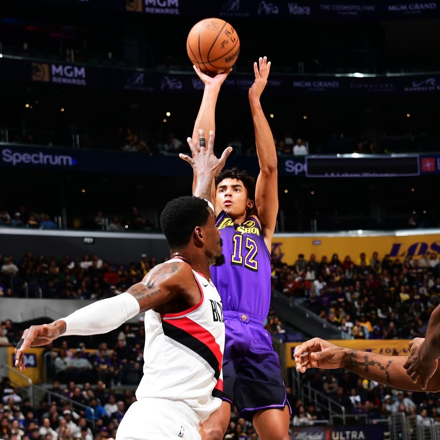 湖人翻盘浙江队，利拉德状态火热