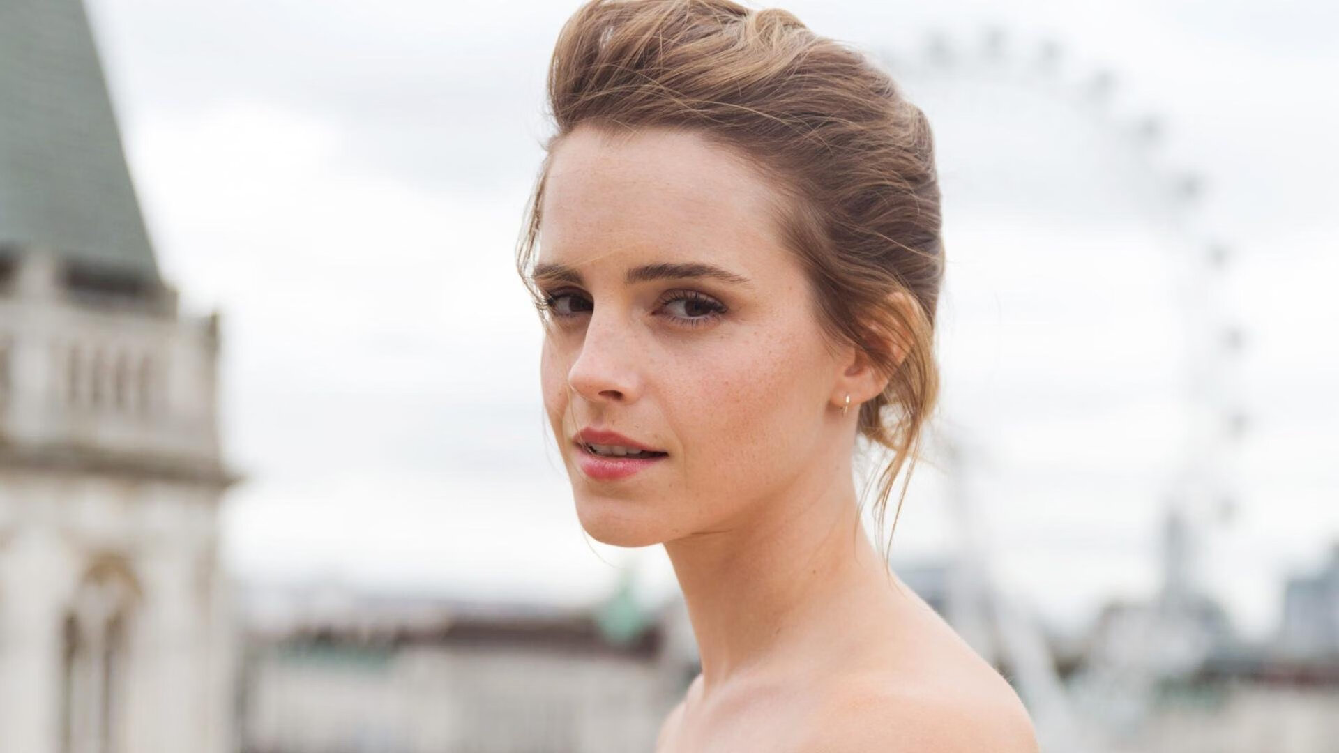 两场胜利,两种艺术,皇马团队交响乐与莱万的孤胆史诗