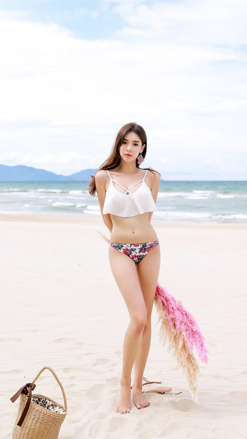 当温网的传统在拉沃尔杯的狂欢前黯然失色，西西帕斯用灵魂点燃网球的另一种可能