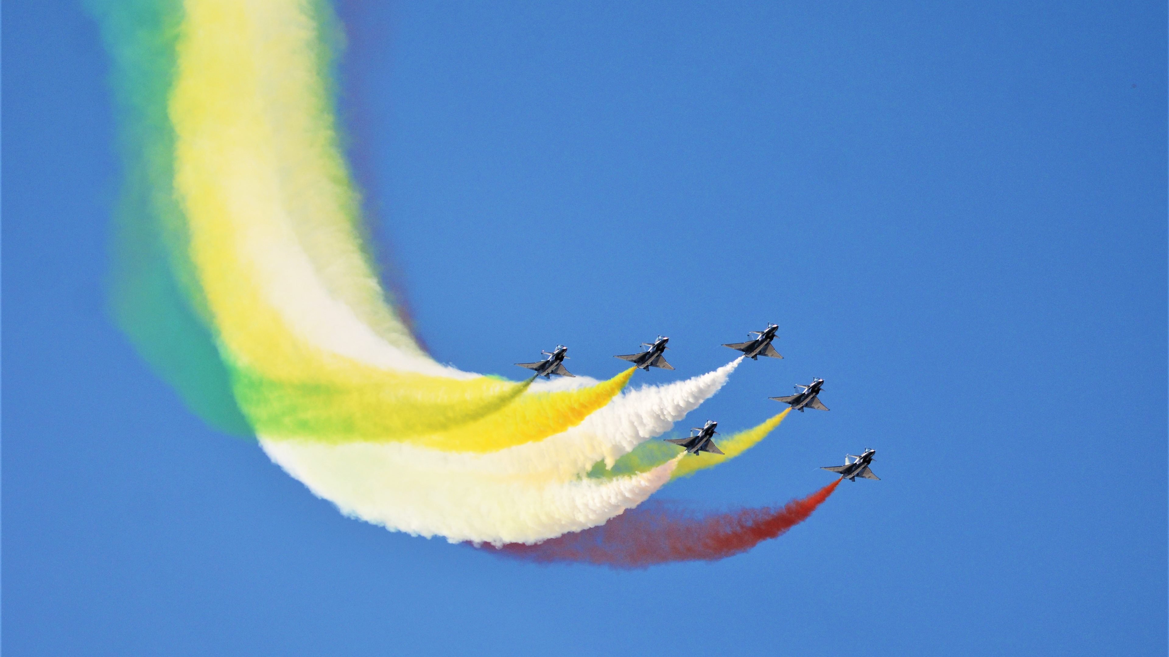 猎鹰折翼,巴拉圭风暴席卷伊朗,门神库尔图瓦惊艳定义新高度